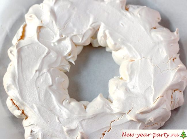 Новогодний торт из безе, фото-рецепт низкокалорийного десерта