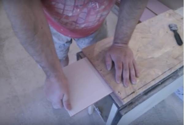 Как резать плитку без плиткореза » Изобретения и самоделки