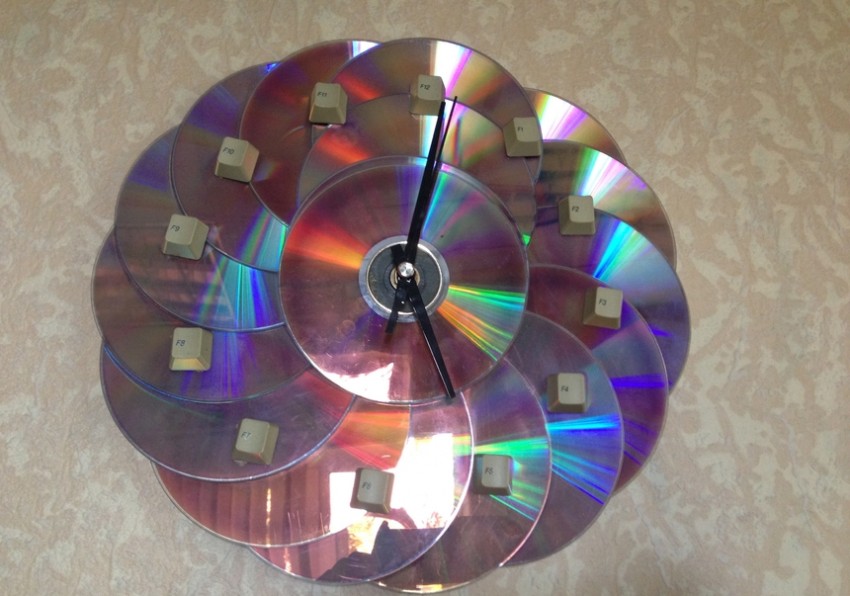 Часы с дисков